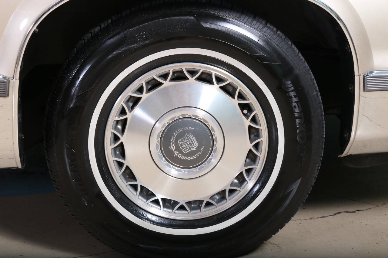 Used 1994 Cadillac Fleetwood Brougham RWD image 28