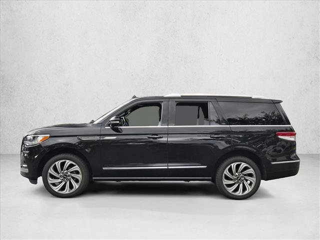 Used 2023 Lincoln Navigator Reserve image 9