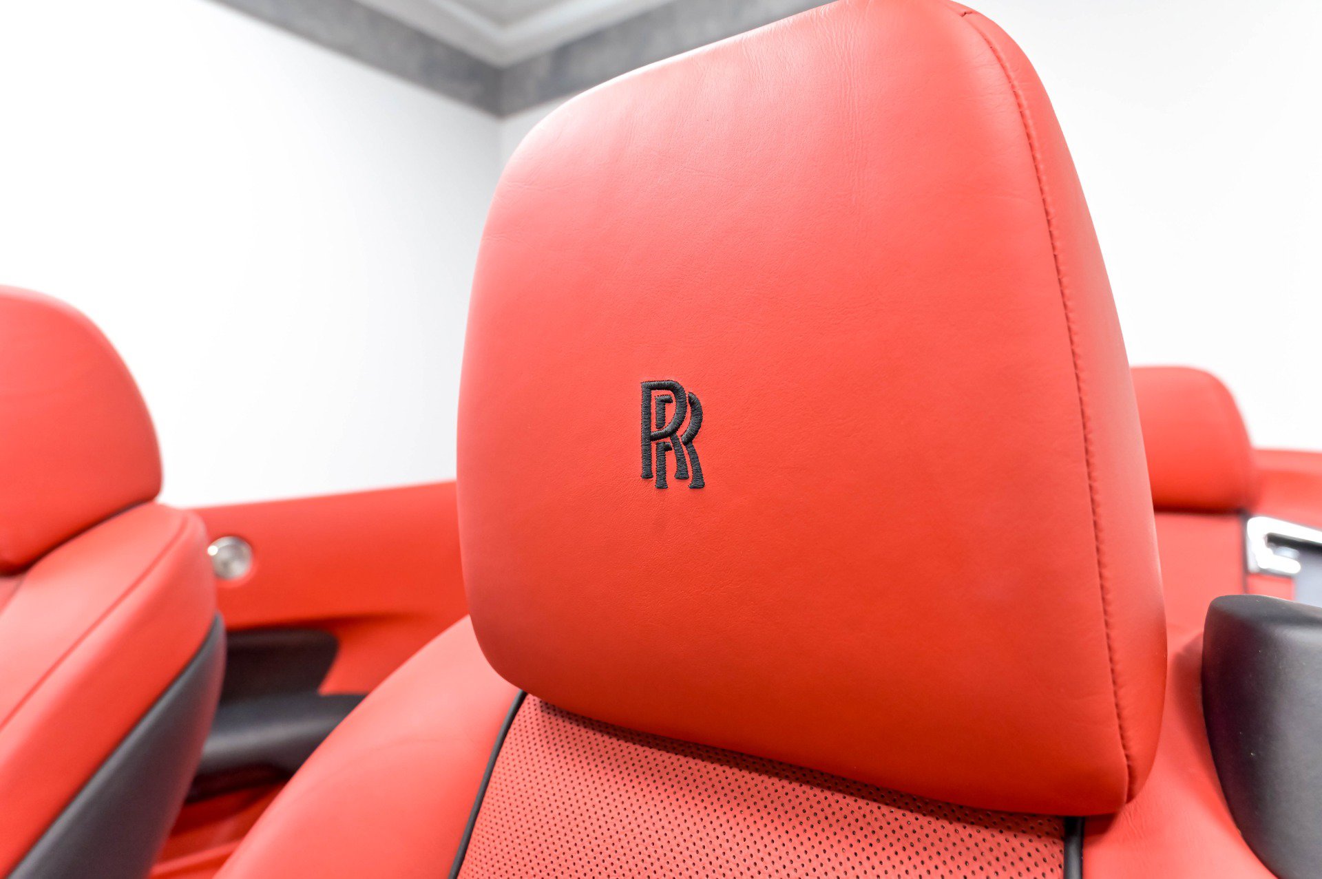Used 2017 Rolls-Royce Dawn RWD image 10