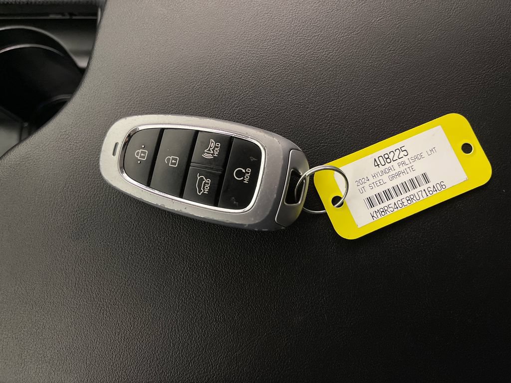Certified 2024 Hyundai Palisade Limited FWD image 26