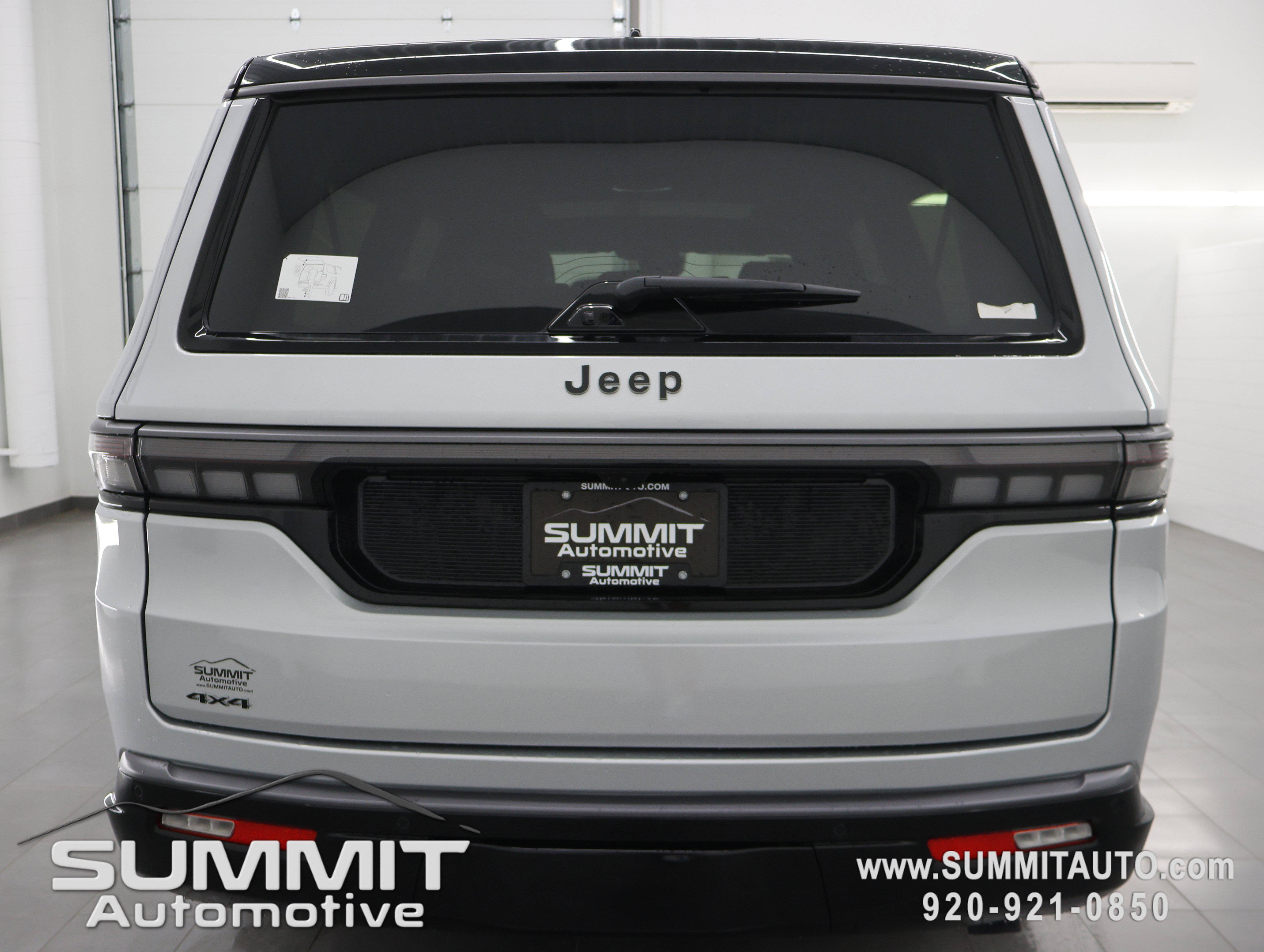 New 2026 Jeep Grand Wagoneer L Summit w/ Premium Group III AWD/4WD image 31