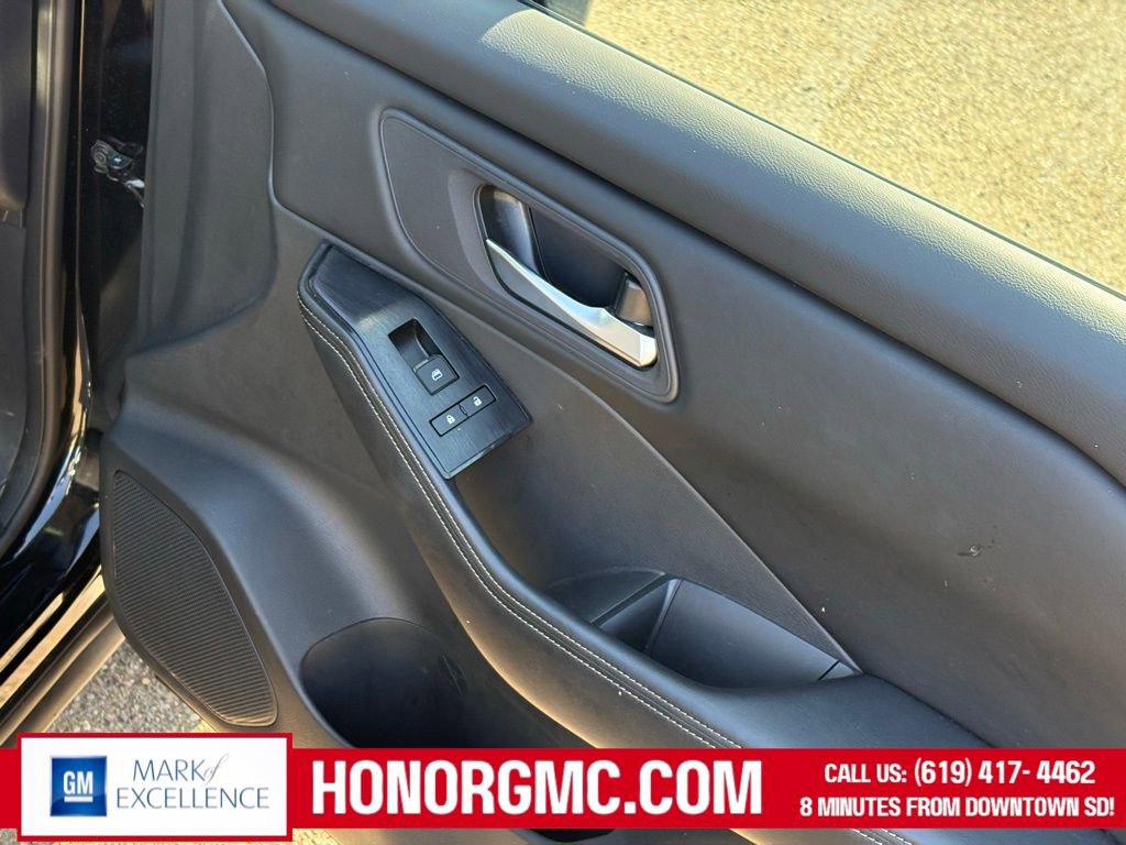 Used 2024 Nissan Rogue SV image 24