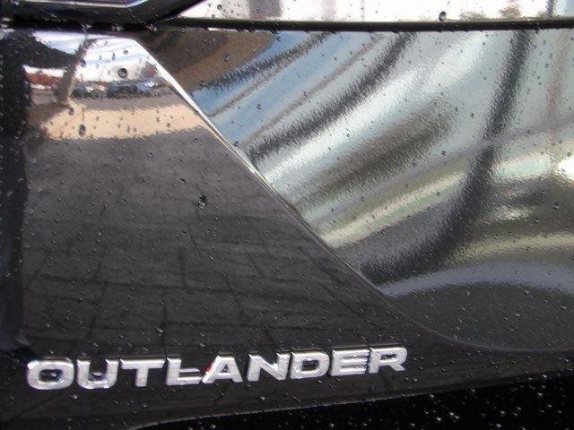 New 2025 Mitsubishi Outlander SE image 8