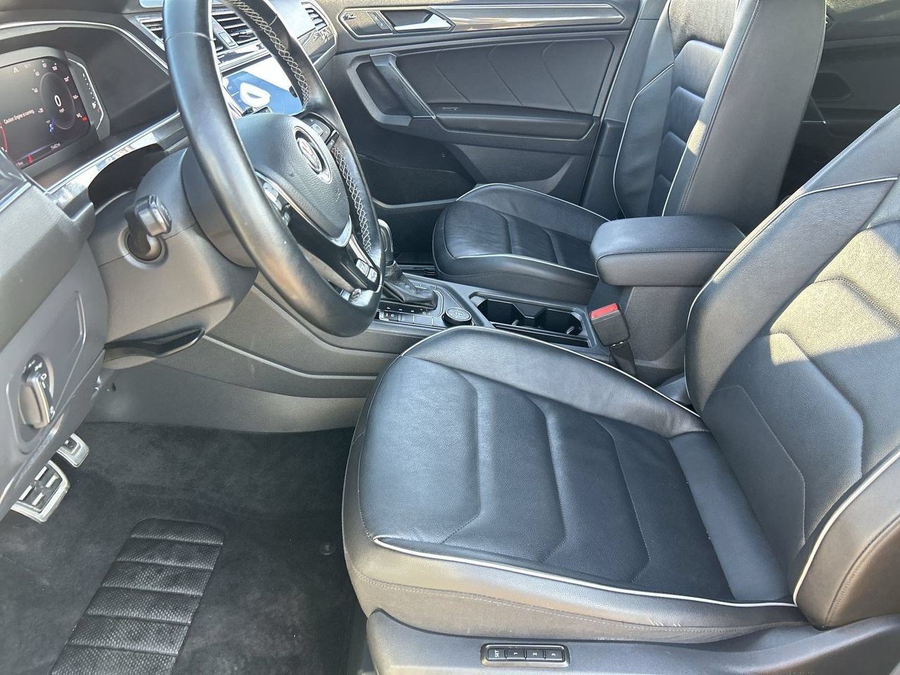 Used 2020 Volkswagen Tiguan SEL Premium R-Line w/ 3rd Row Seat Package AWD/4WD image 16