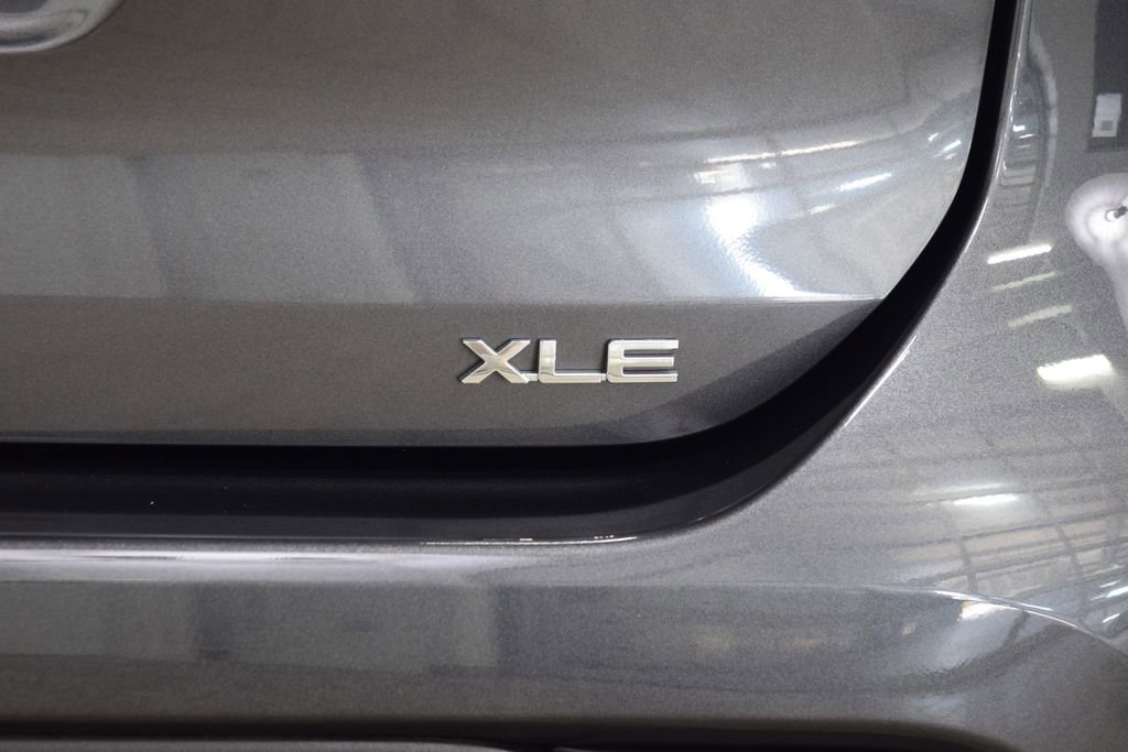 Used 2024 Toyota Highlander XLE AWD/4WD image 23