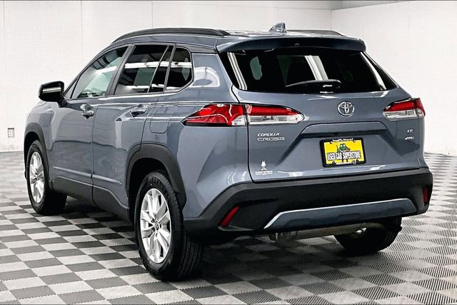 Used 2022 Toyota Corolla Cross LE w/ Moonroof Package image 3