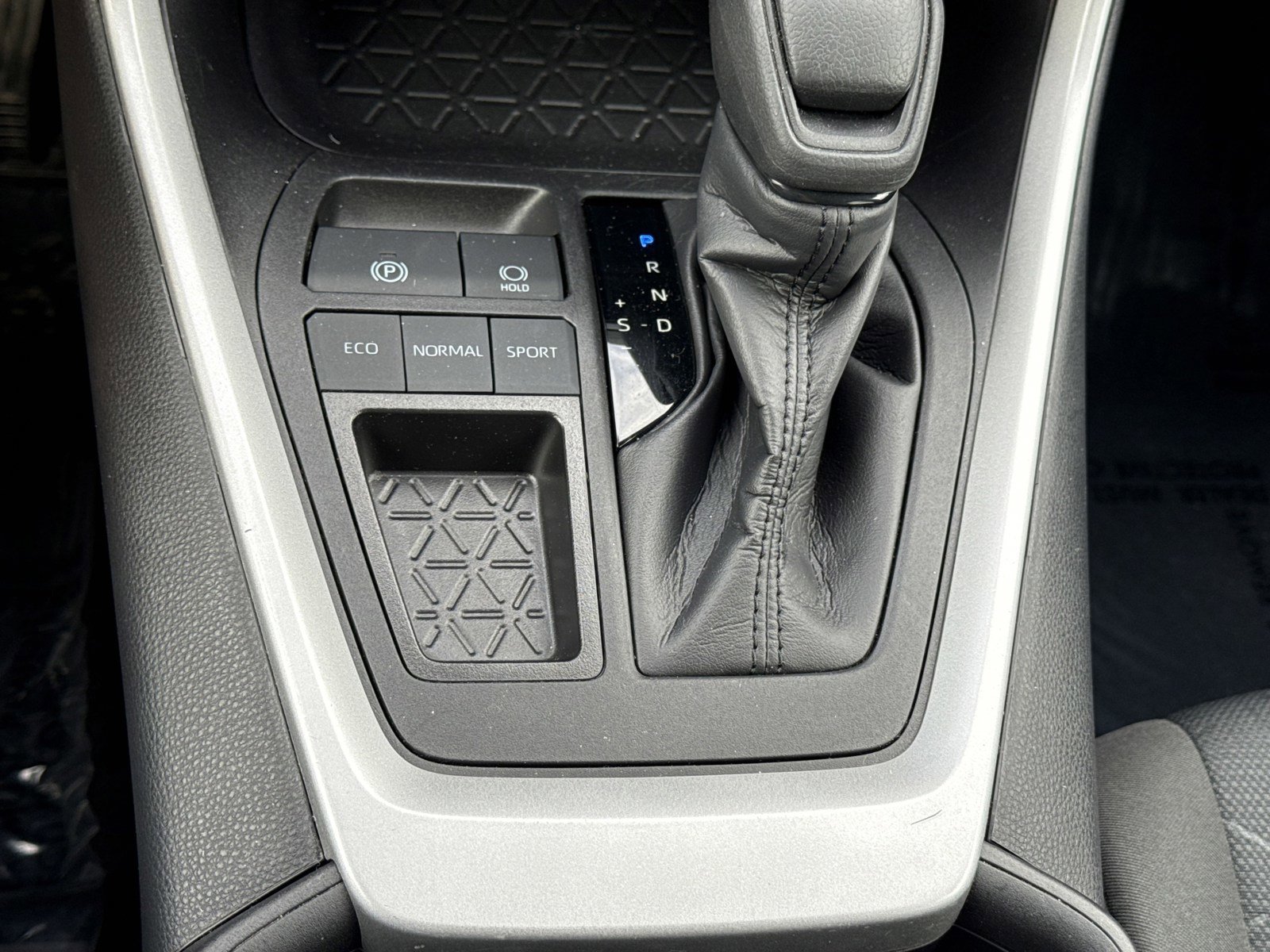 Used 2024 Toyota RAV4 XLE image 27