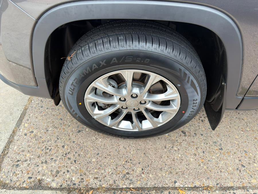 Used 2019 Jeep Cherokee Latitude Plus image 25