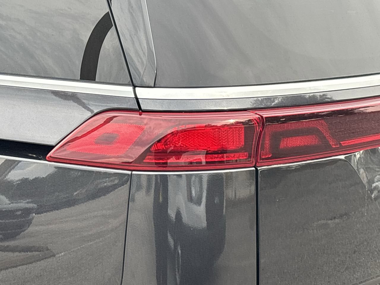 Used 2024 Kia Carnival LX image 7