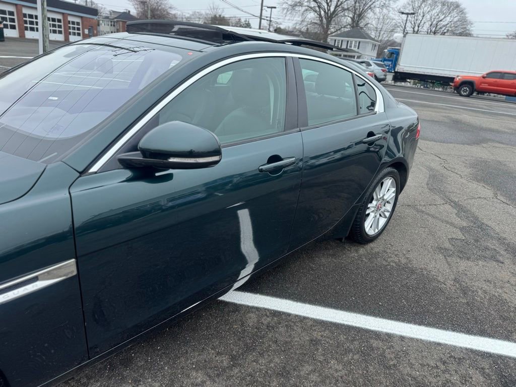 Used 2017 Jaguar XE Premium AWD/4WD image 10