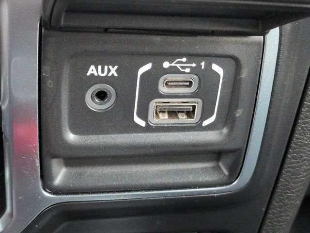 Used 2019 Jeep Wrangler Unlimited Sahara w/ Dual Top Group AWD/4WD image 22
