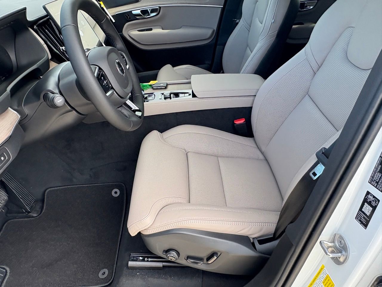 New 2026 Volvo XC90 T8 Ultra w/ Protection Package Premier image 19