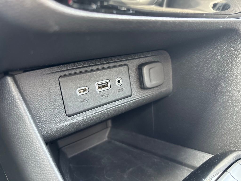 Used 2021 Buick Encore GX Essence w/ Experience Buick Package image 27