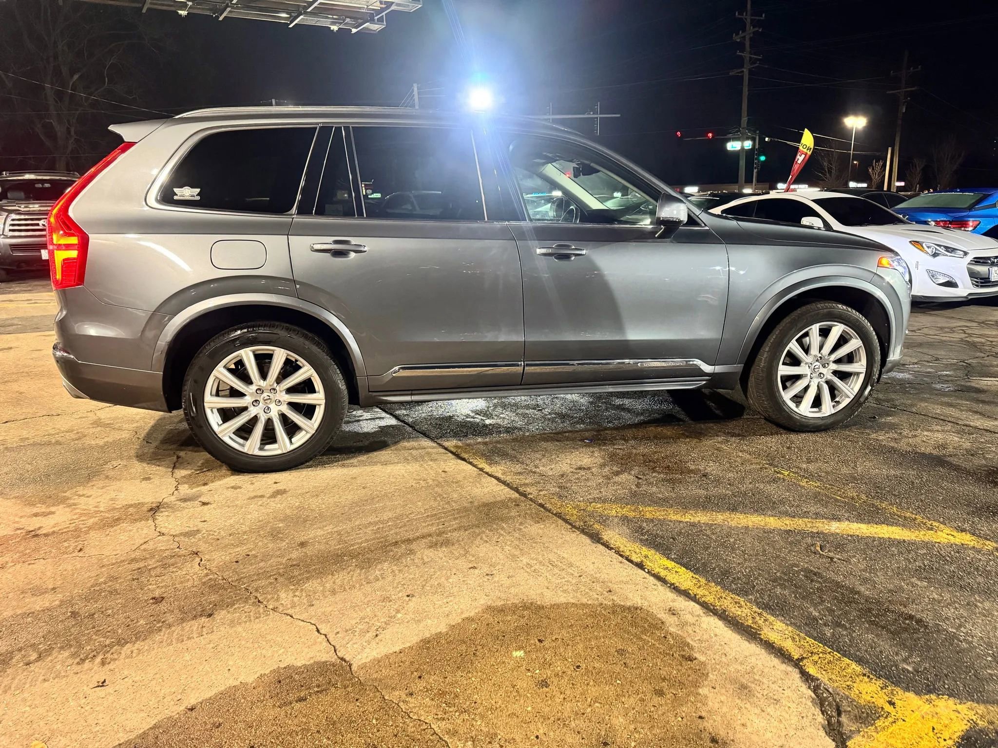 Used 2016 Volvo XC90 T8 Inscription w/ Protection Package Plus image 7