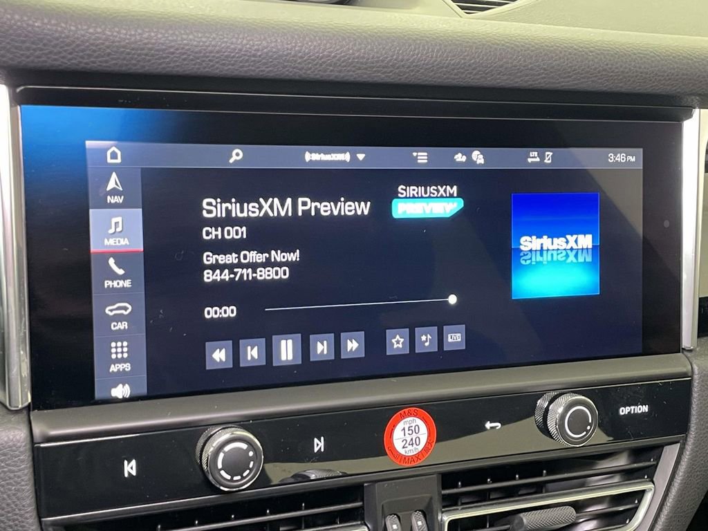 Certified 2025 Porsche Macan image 31