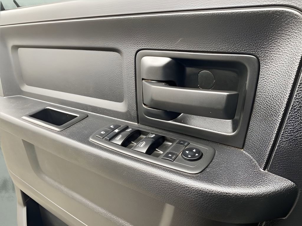 Used 2021 RAM 2500 Tradesman w/ Chrome Appearance Group AWD/4WD image 8