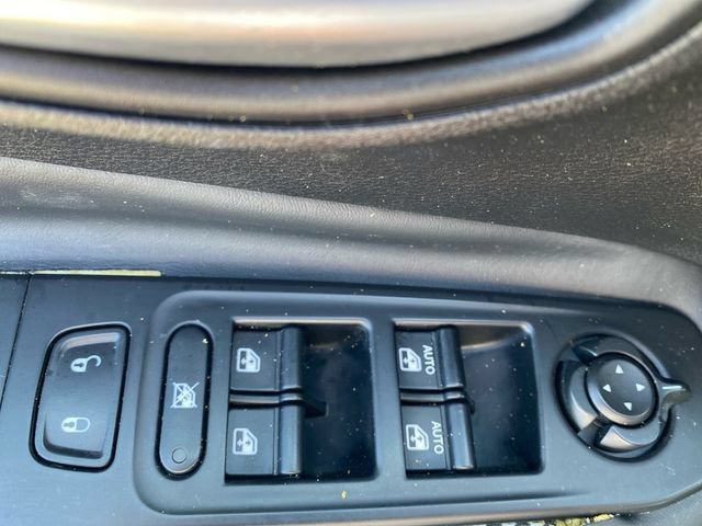 Used 2016 Jeep Renegade Limited w/ Safety & Security Group FWD image 17