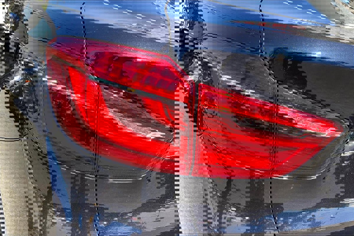 Used 2019 BMW X6 xDrive50i w/ M Sport Package image 30