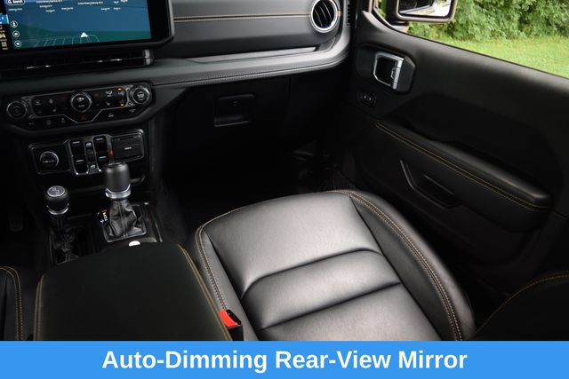 Used 2024 Jeep Wrangler Unlimited Sahara w/ Technology Group AWD/4WD image 14