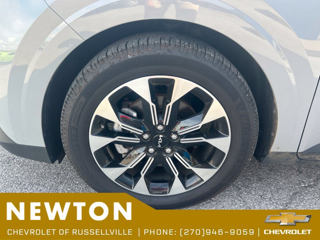 Used 2022 Kia Carnival EX FWD image 18