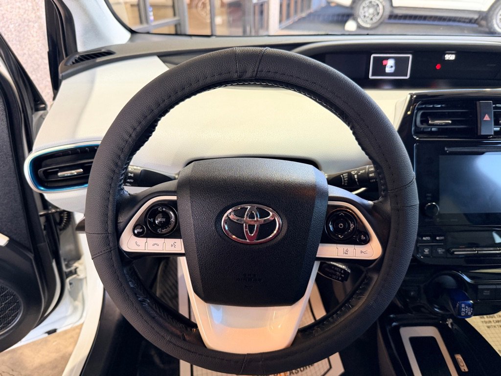 Used 2017 Toyota Prius Three w/ Advanced Technology Package image 9