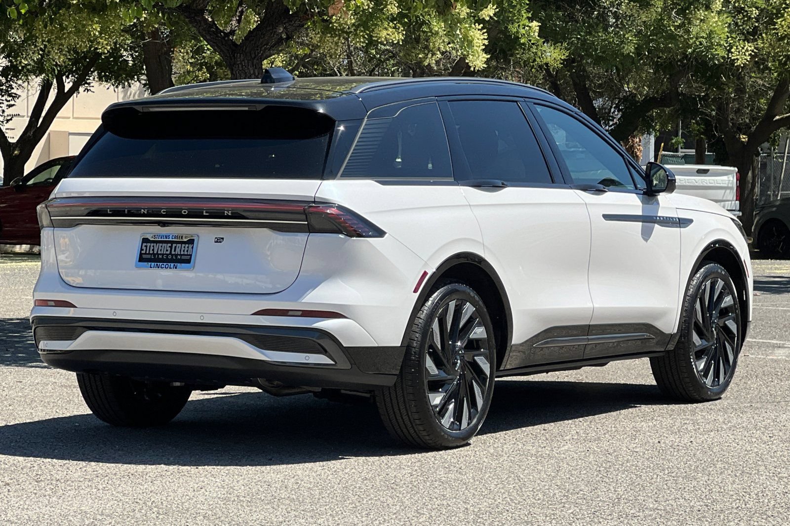 New 2026 Lincoln Nautilus Reserve w/ Jet Appearance Package AWD/4WD image 4
