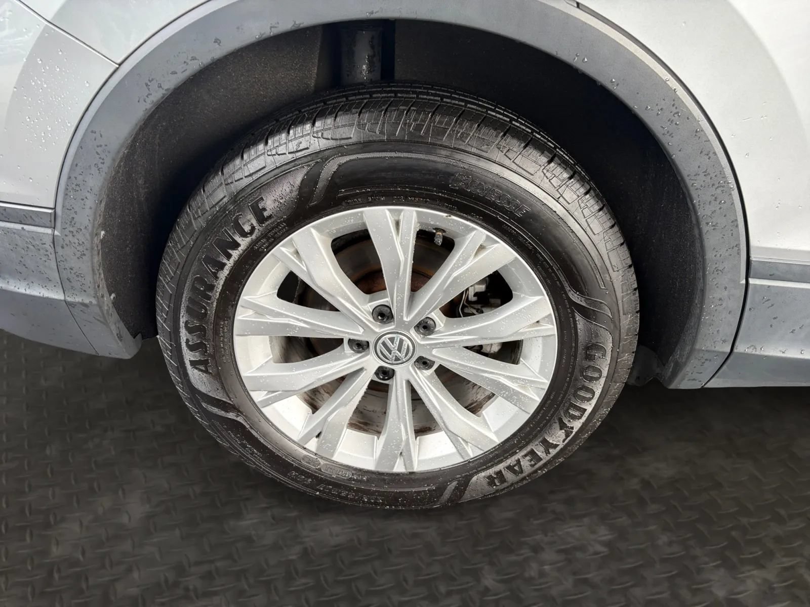 Used 2020 Volkswagen Tiguan S w/ 3rd Row Seat Package AWD/4WD image 38