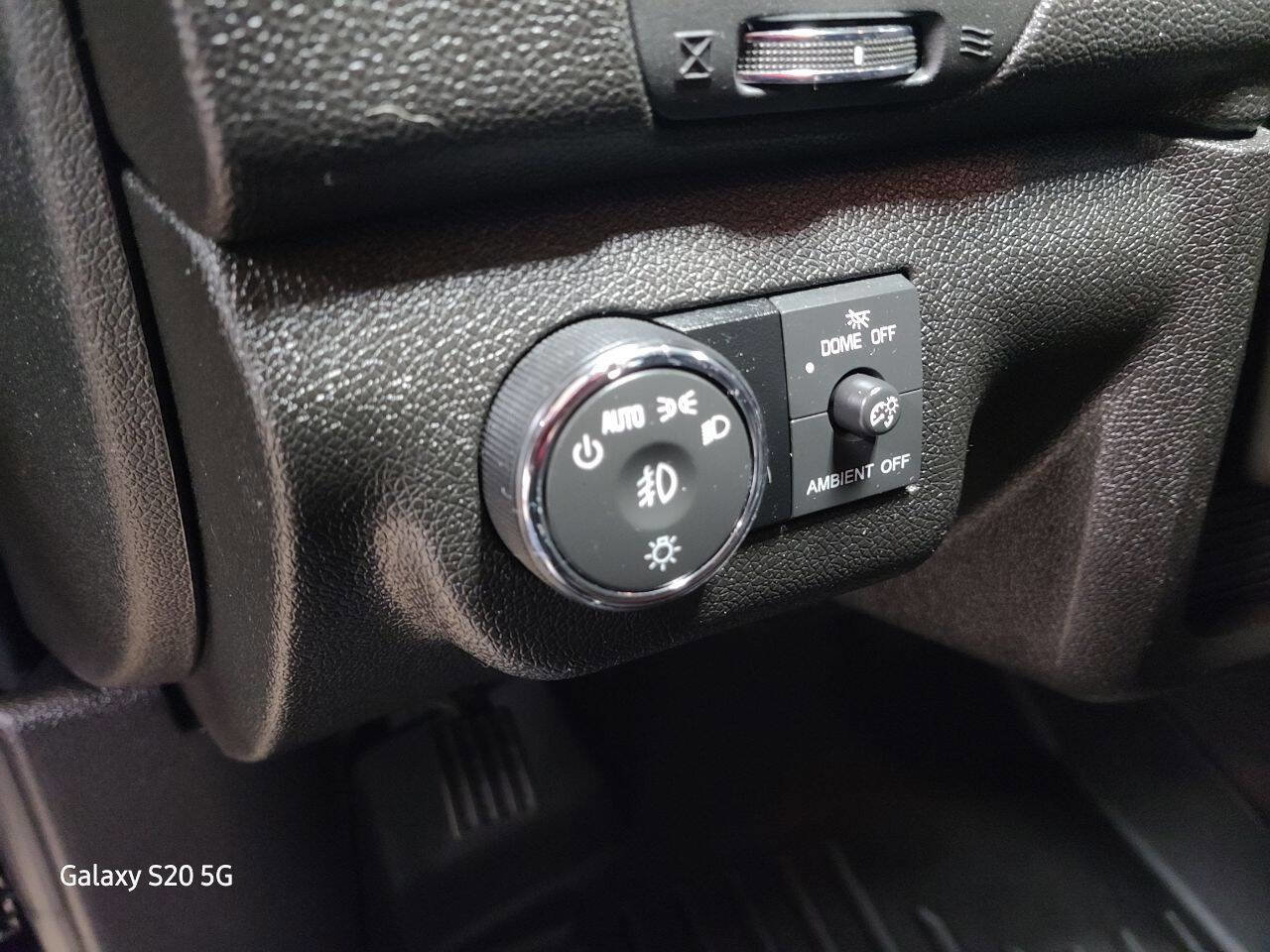 Used 2017 Chevrolet Traverse LT w/ Style and Technology Package image 26