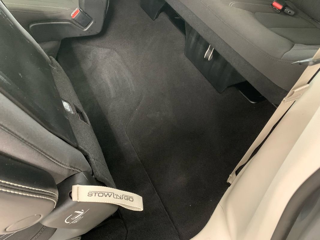 Used 2023 Chrysler Voyager LX image 27