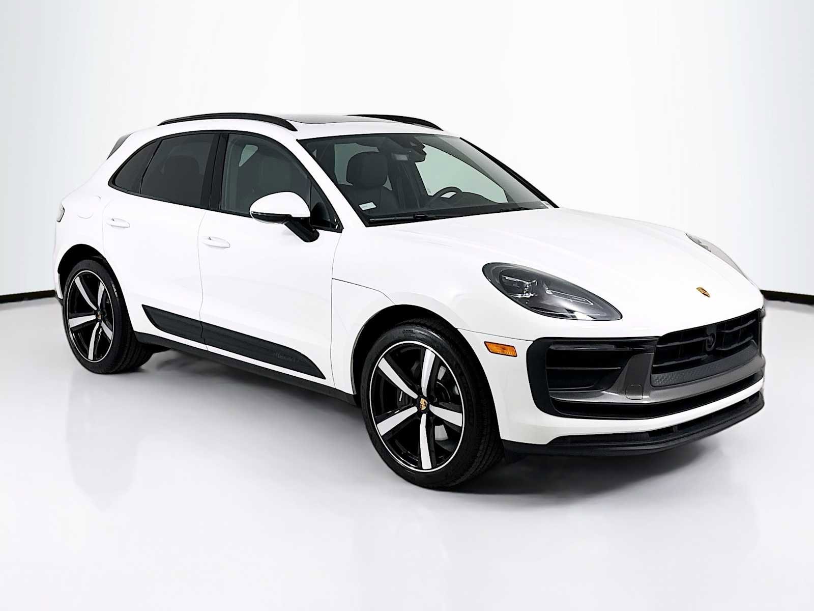 Certified 2025 Porsche Macan T image 7