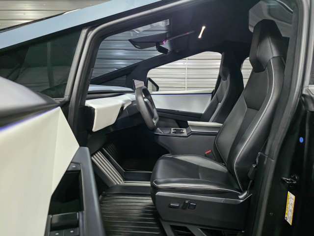 Used 2024 Tesla Cybertruck AWD Crew Cab image 18