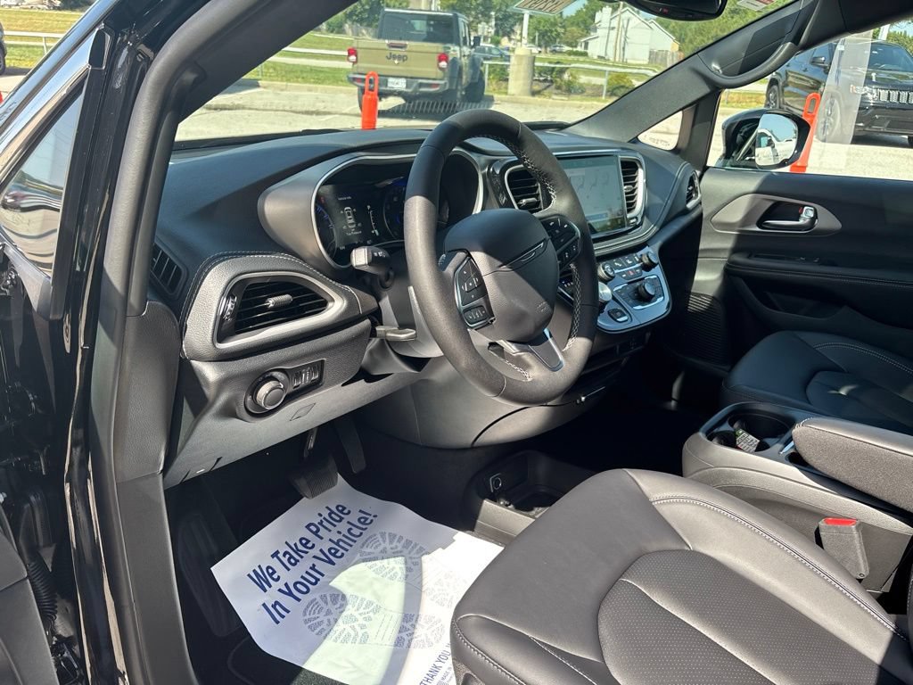 New 2027 Chrysler Pacifica Select FWD image 31