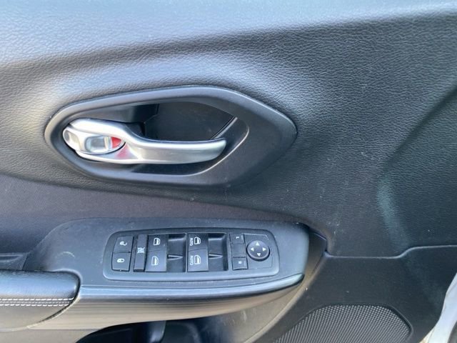 Used 2015 Jeep Cherokee Latitude image 16