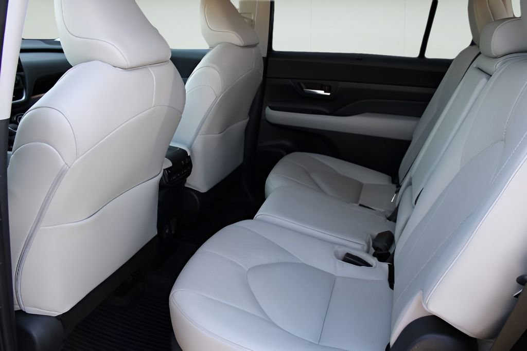 Certified 2024 Toyota Grand Highlander AWD image 19