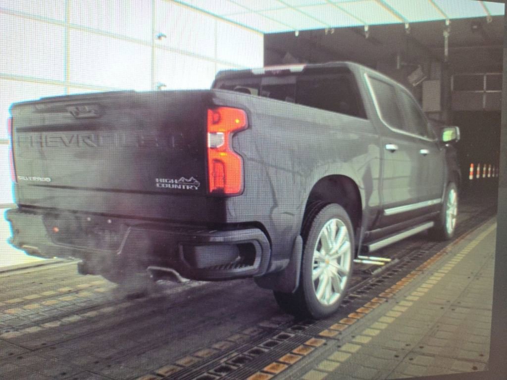 Used 2023 Chevrolet Silverado 1500 High Country w/ High Country Premium Package image 3