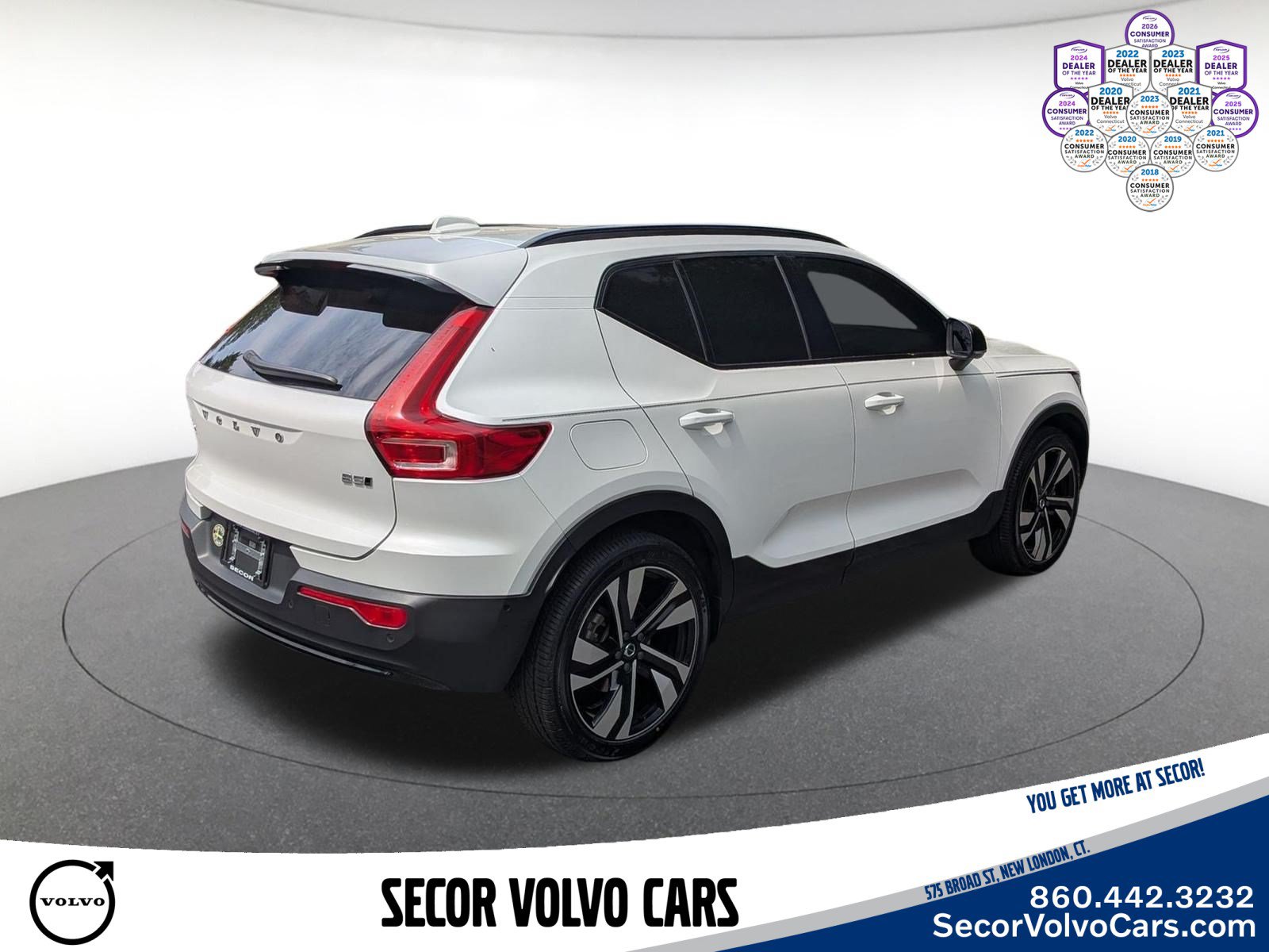 Used 2024 Volvo XC40 B5 Plus w/ Protection Package Premier AWD/4WD image 6