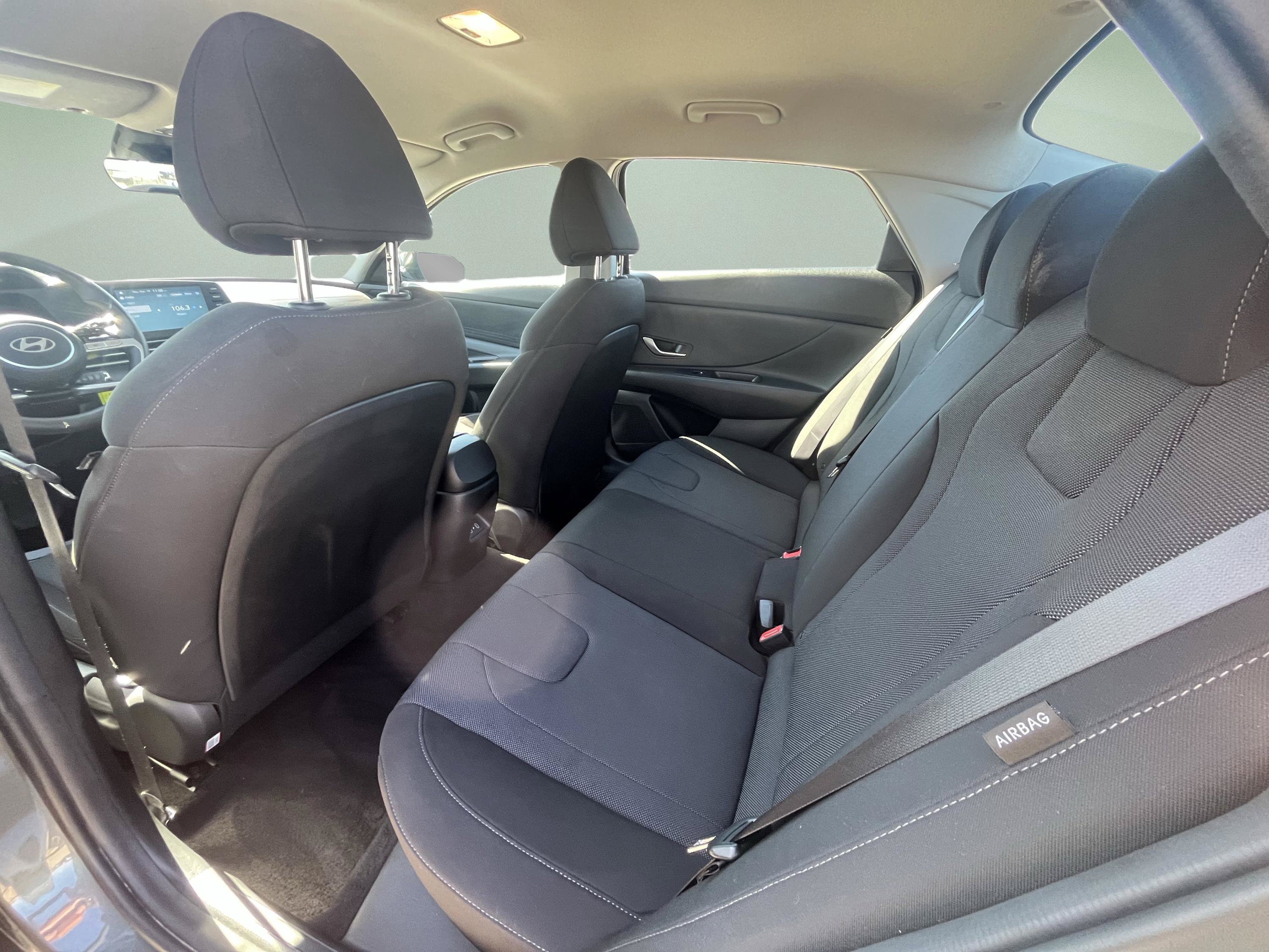 Used 2025 Hyundai Elantra SE w/ Cargo Package FWD image 27