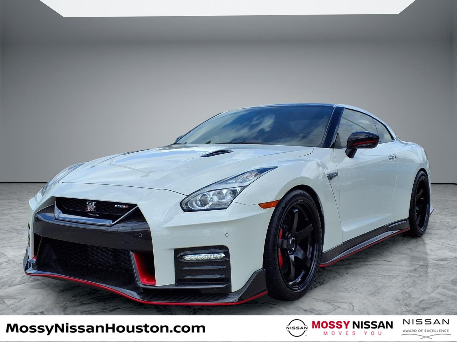 Used 2019 Nissan GT-R NISMO AWD/4WD image 4