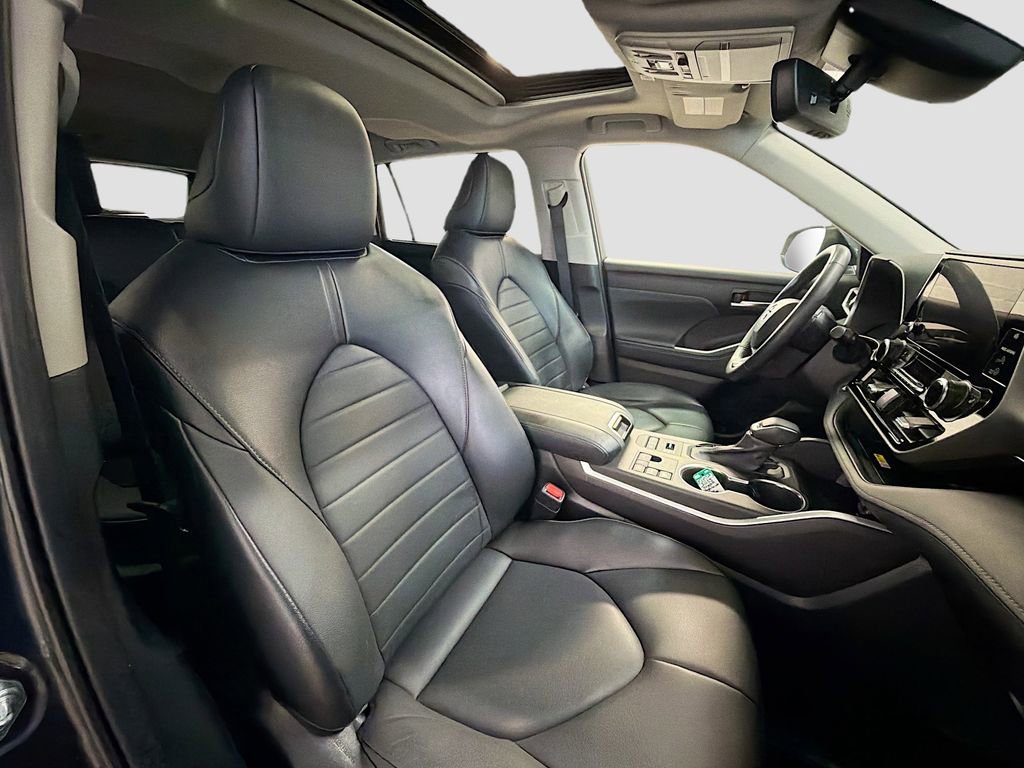 Used 2023 Toyota Highlander XLE AWD/4WD image 31