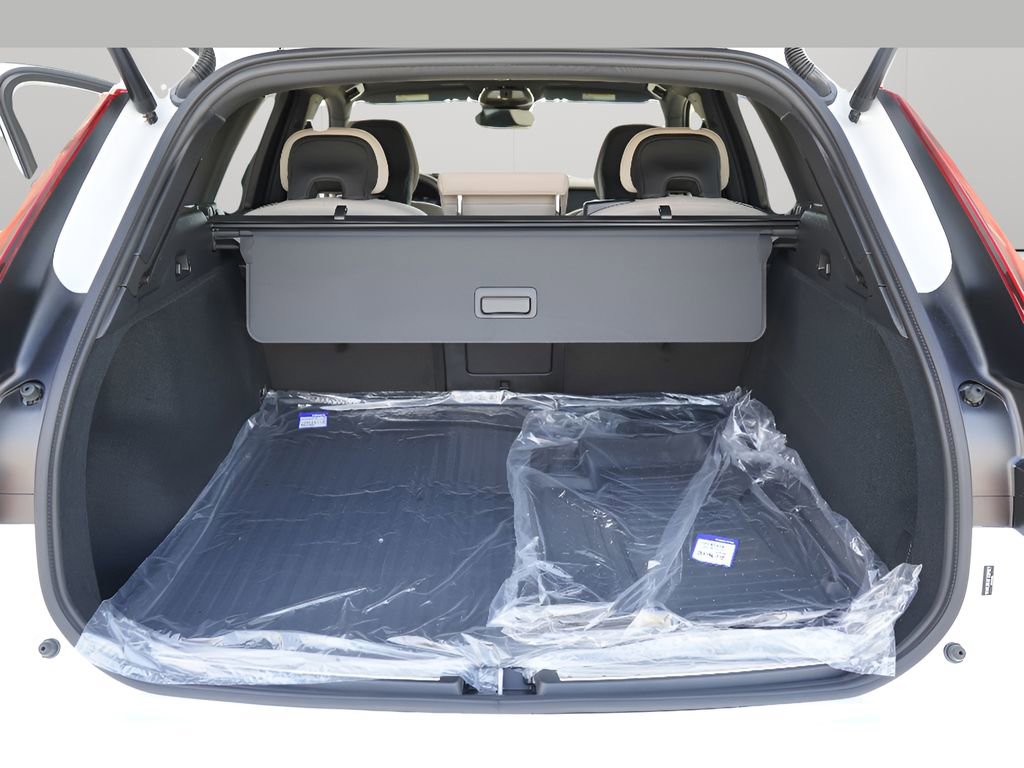 New 2026 Volvo XC60 B5 Plus w/ Climate Package PRO AWD/4WD image 23