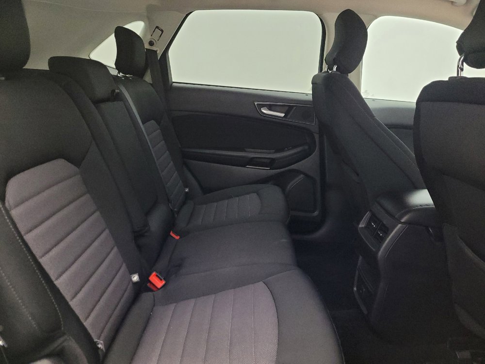 Used 2017 Ford Edge SE FWD image 19