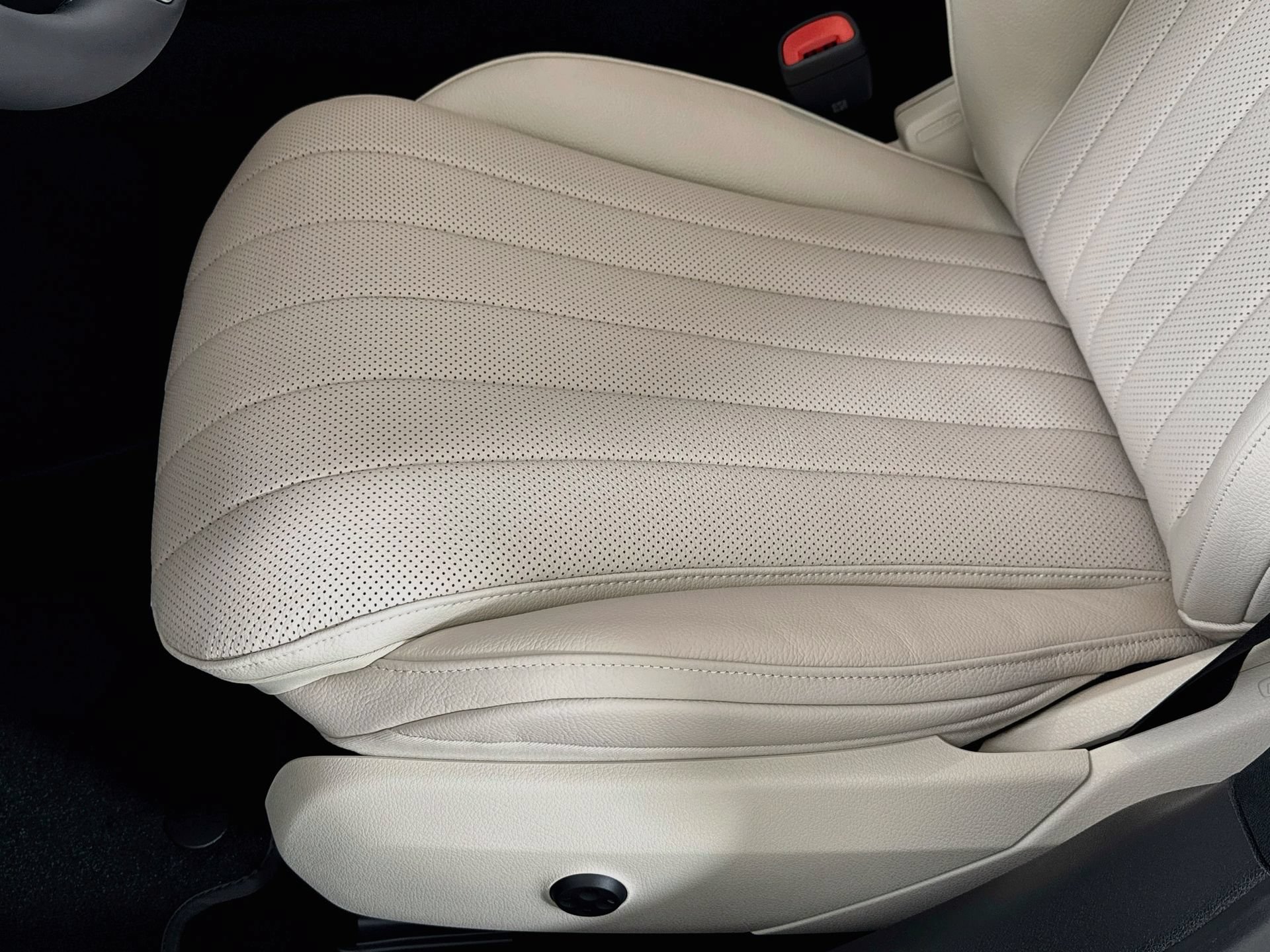 New 2027 Mercedes-Benz E 450 4MATIC Sedan image 21