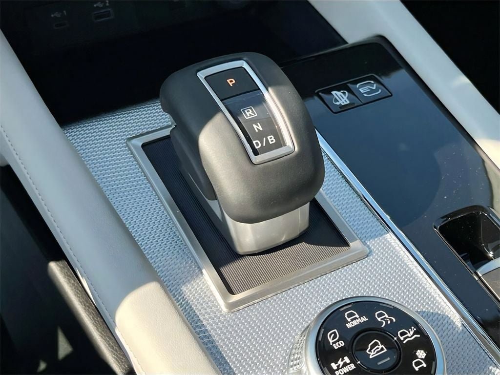 New 2025 Mitsubishi Outlander SEL image 24