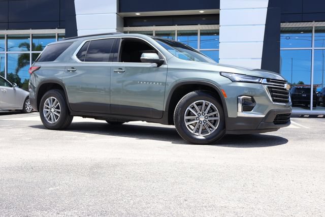 Used 2022 Chevrolet Traverse LT FWD image 2