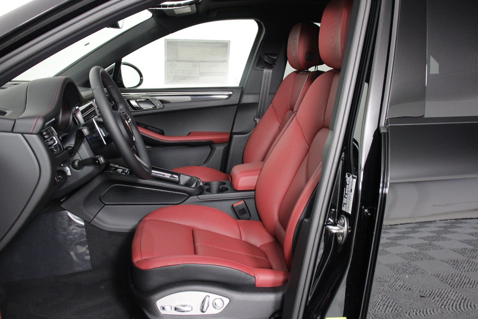 New 2026 Porsche Macan AWD/4WD image 5