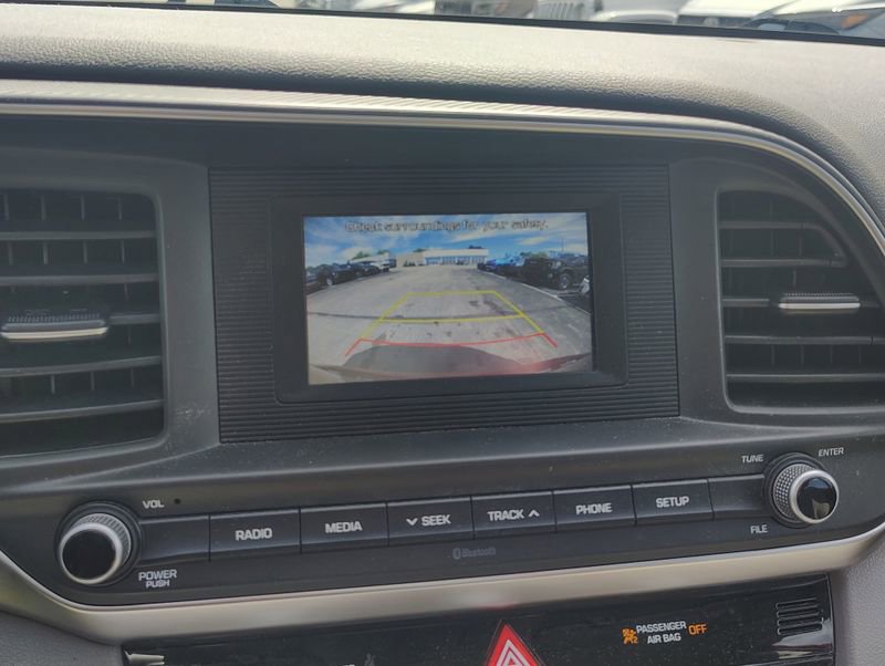 Used 2020 Hyundai Elantra SE FWD image 16