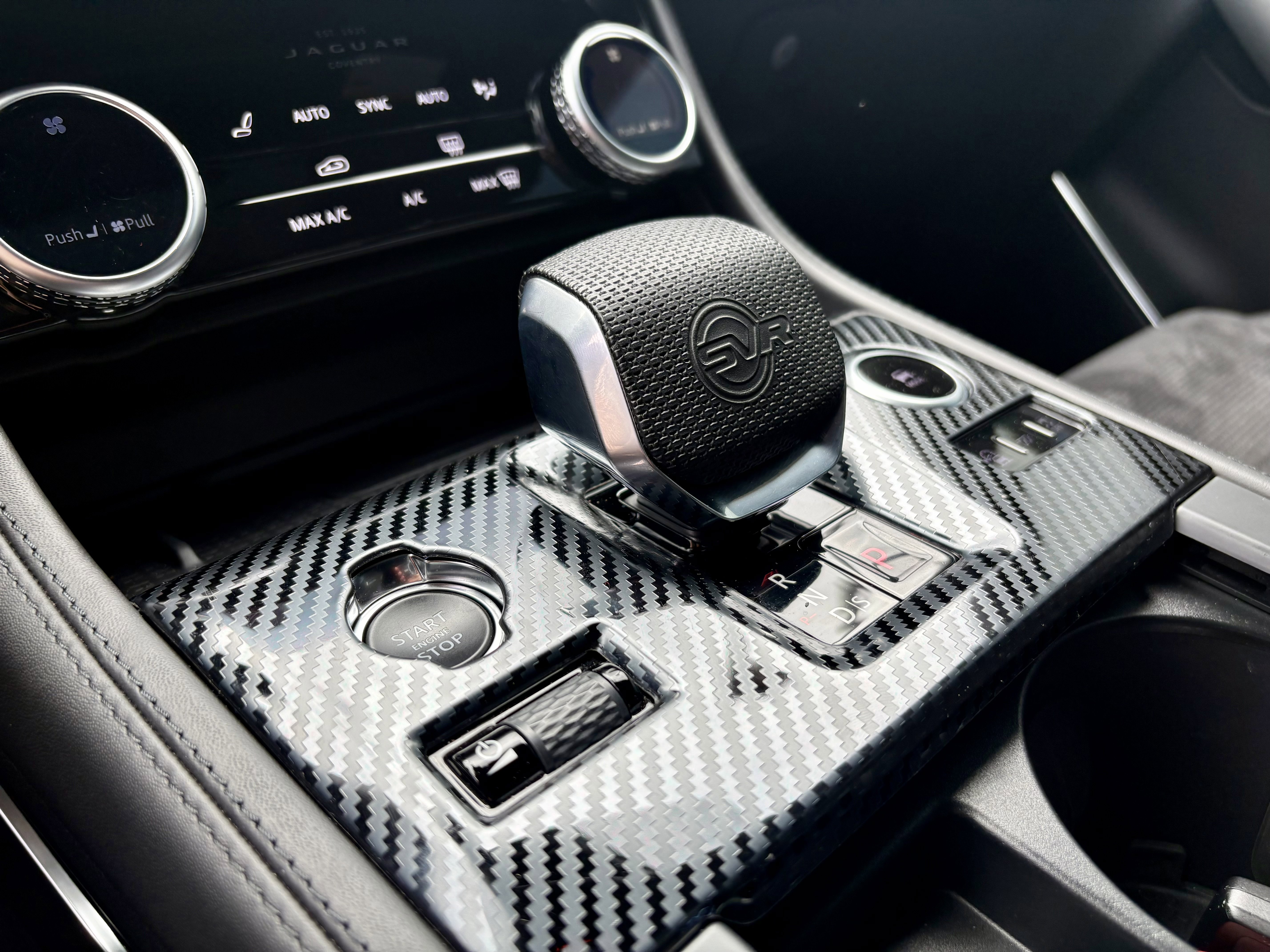 Used 2022 Jaguar F-PACE SVR image 23