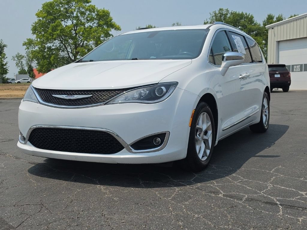 Used 2020 Chrysler Pacifica Limited FWD image 3
