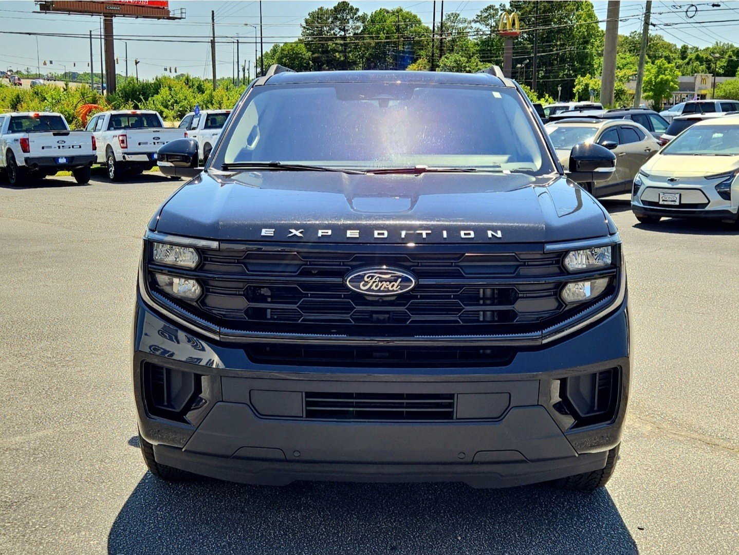Used 2025 Ford Expedition Max Active AWD/4WD image 3