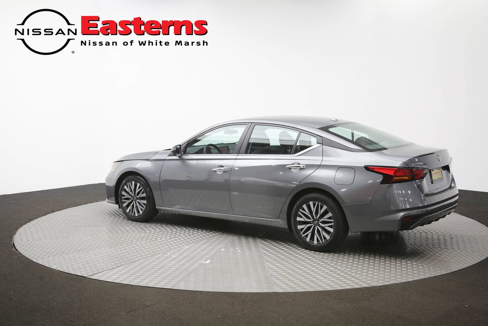 Used 2025 Nissan Altima 2.5 SV FWD image 61